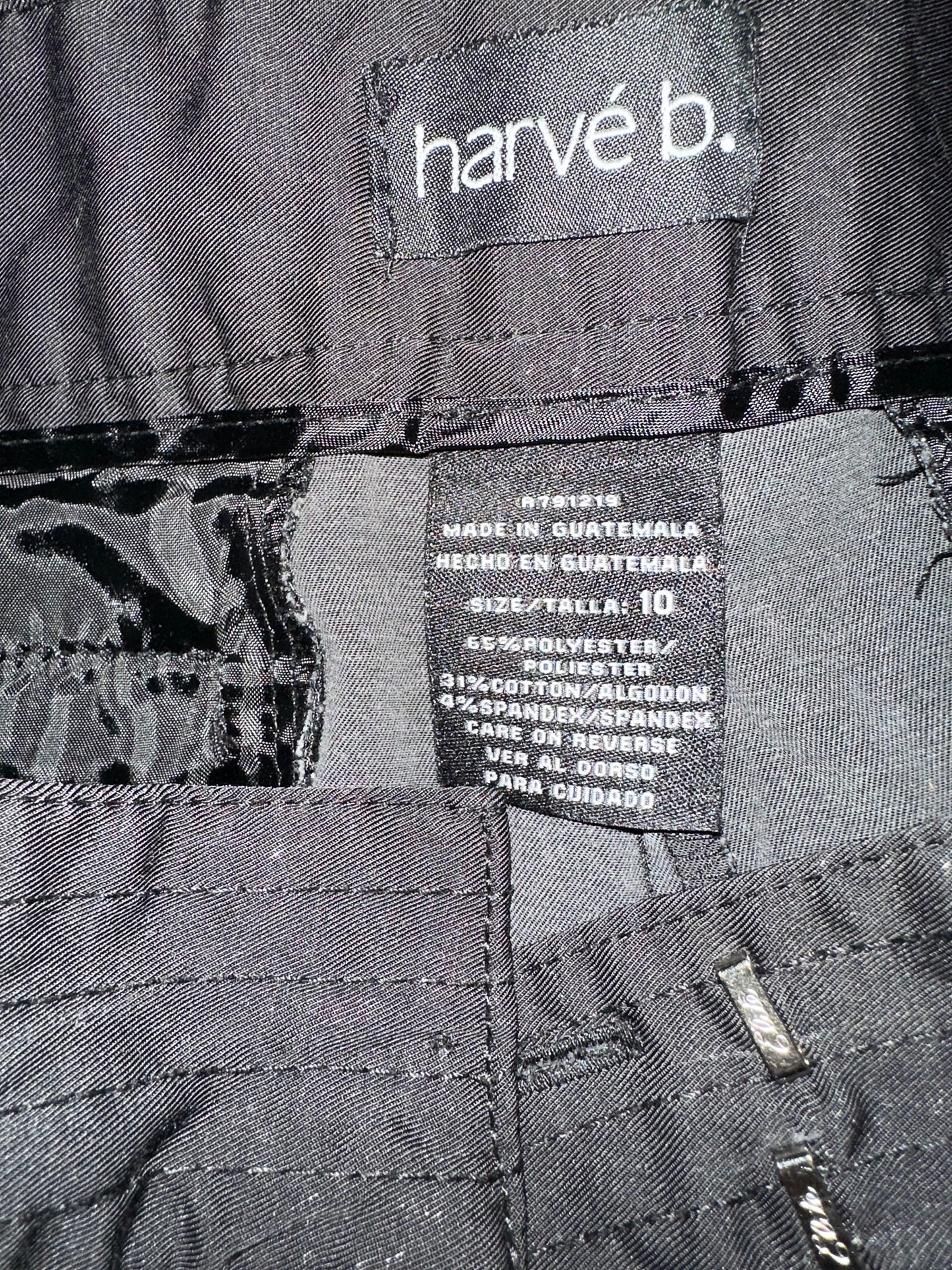 Harvé B. - Women's Black Capri Pants