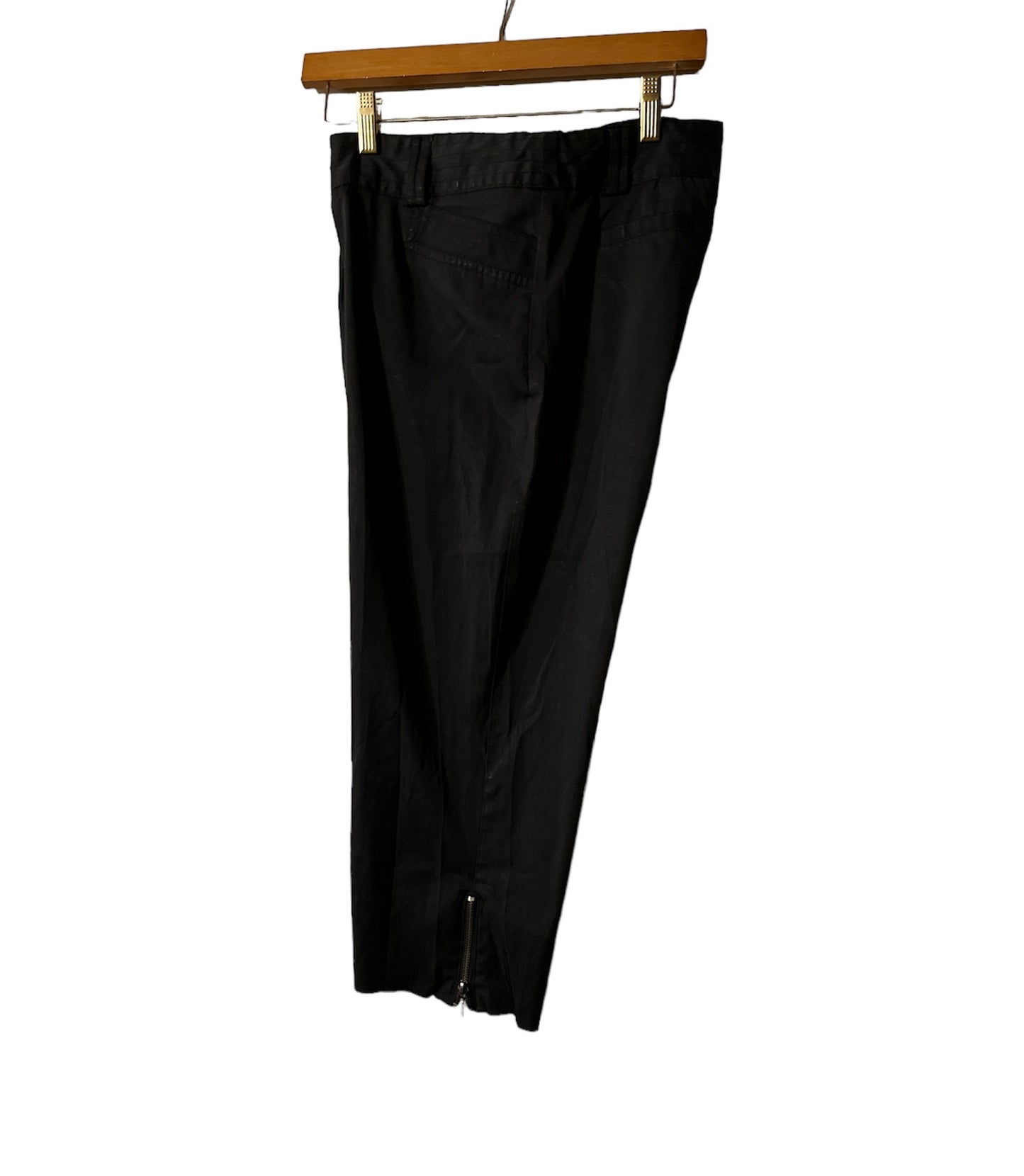 Harvé B. - Women's Black Capri Pants