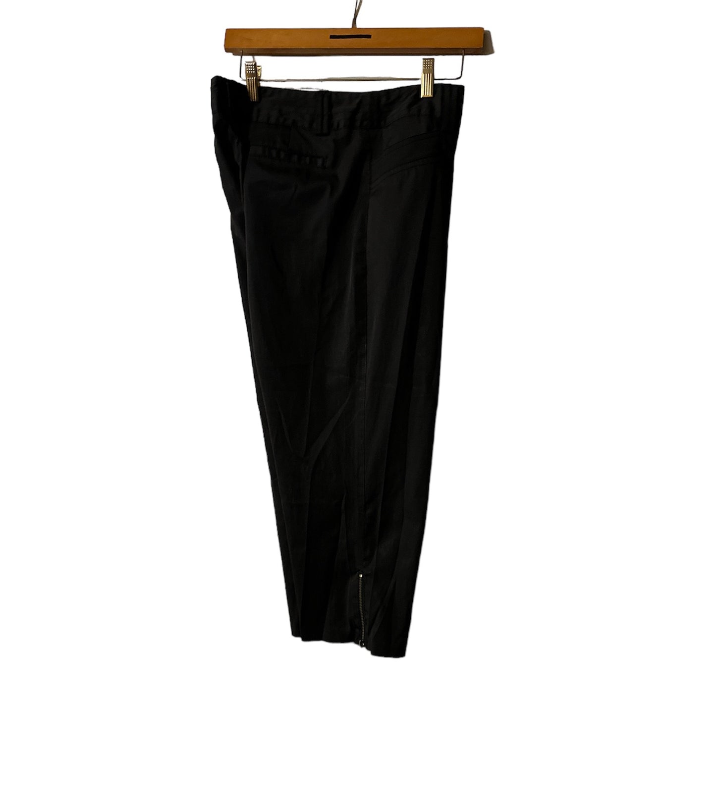 Harvé B. - Women's Black Capri Pants